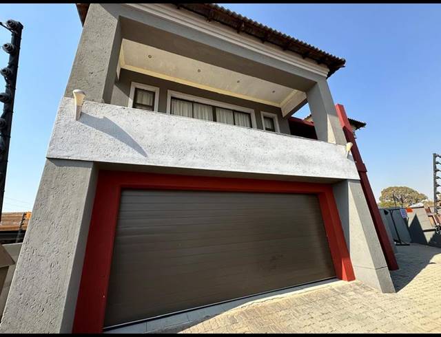 3 BEDROOM HOUSE FOR SALE IN THE ORCHARDS